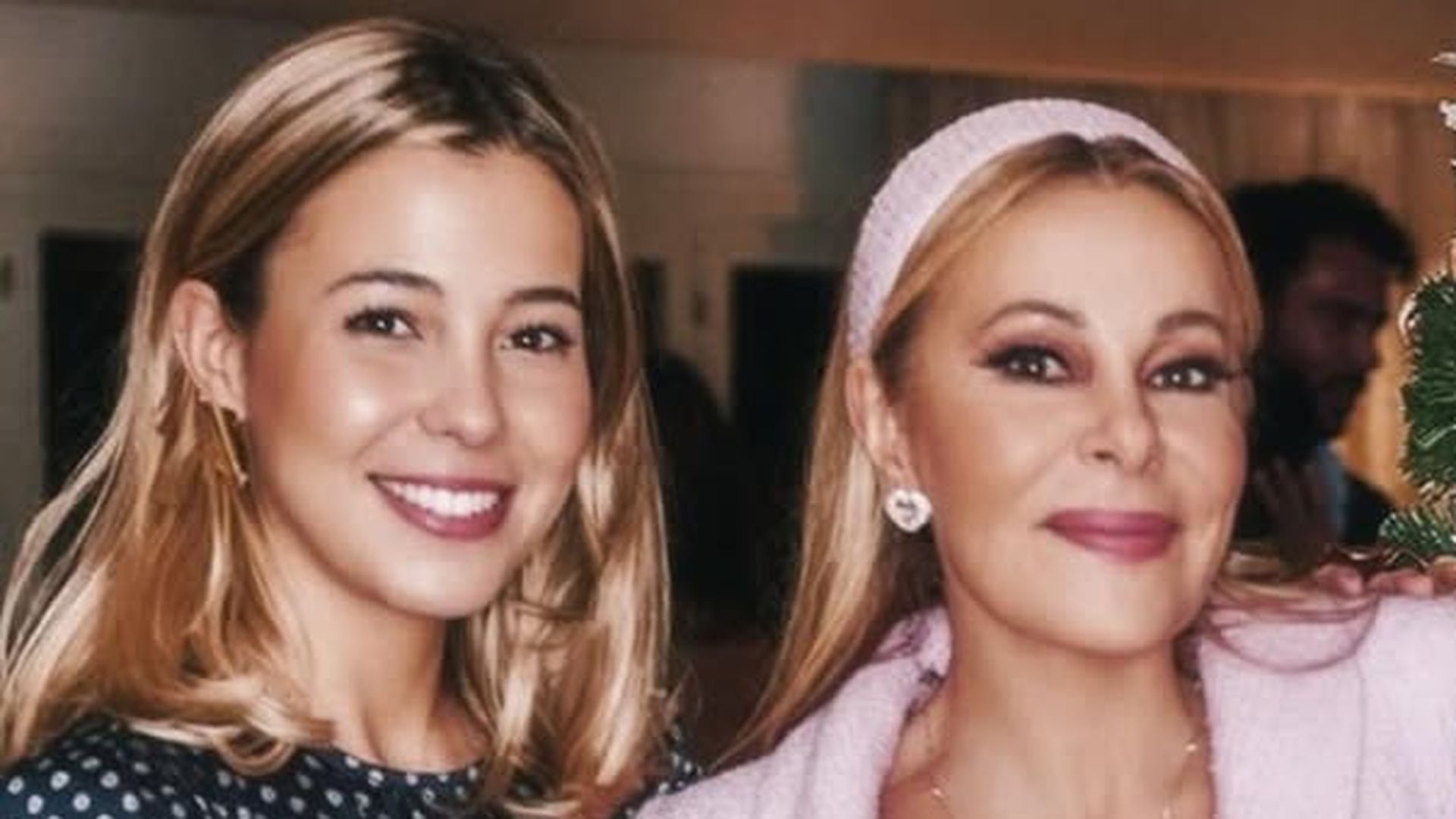 Ana Ogregón y su sobrina, Celia Vega-Penichet