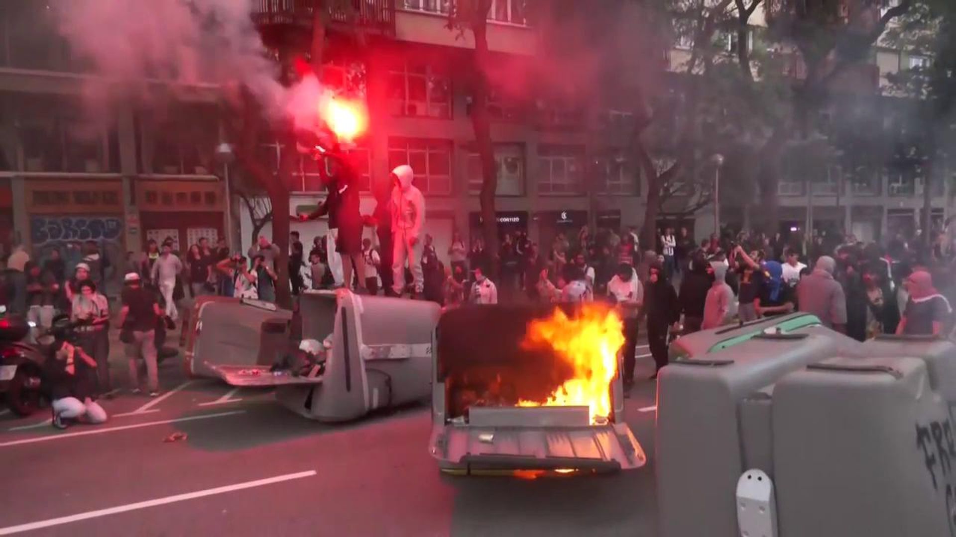 Barcelona arde en la huelga general por Palestina: ¿Por qué España se manifiesta tras el alto al fuego? Barcelona arde en la huelga general por Palestina: ¿Por qué España se manifiesta tras el alto al fuego?