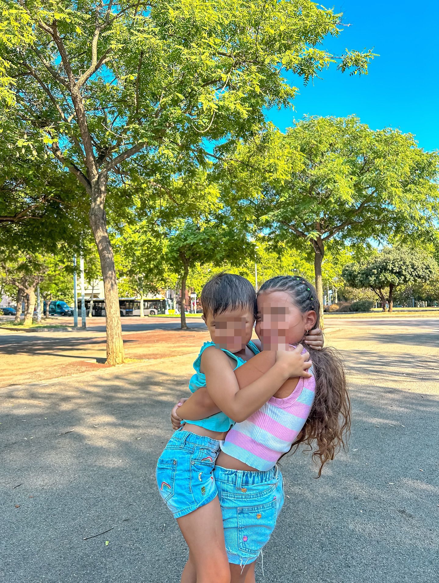 Chloé y su hermana Nora
