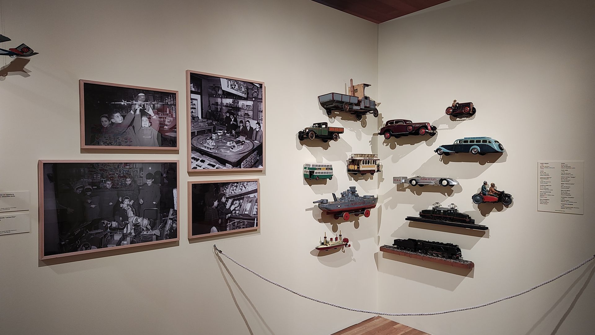 Coches de juguete en la exposición ¡Me lo pido!