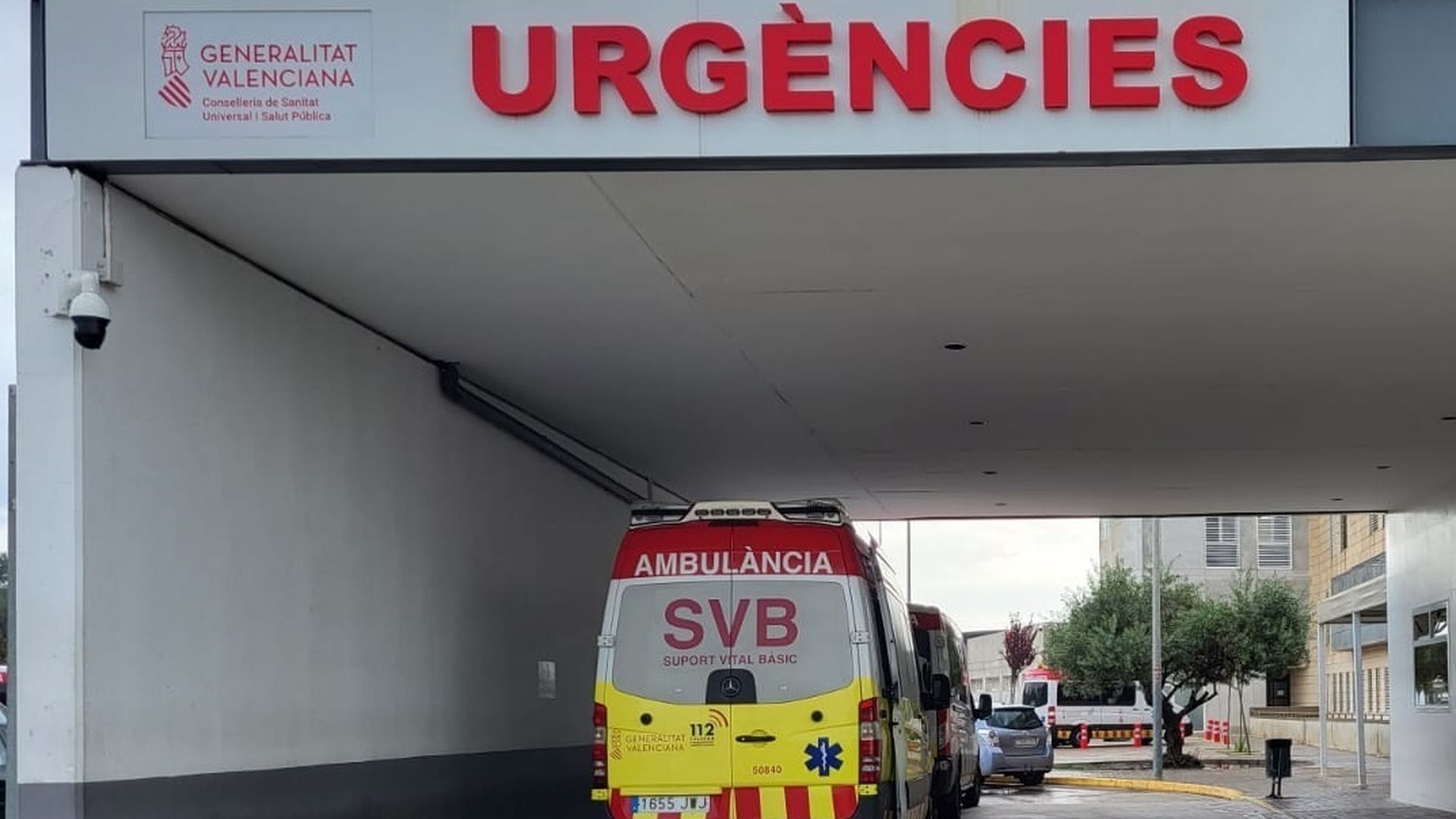 Detenidos dos hombres por atacar a una mujer con una katana y arrojarla desde un primer piso: uno ya está en prisión y el otro en libertad