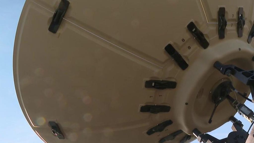 Europa se enfrenta a una guerra híbrida: así es la antena de dos metros que lo ve todo