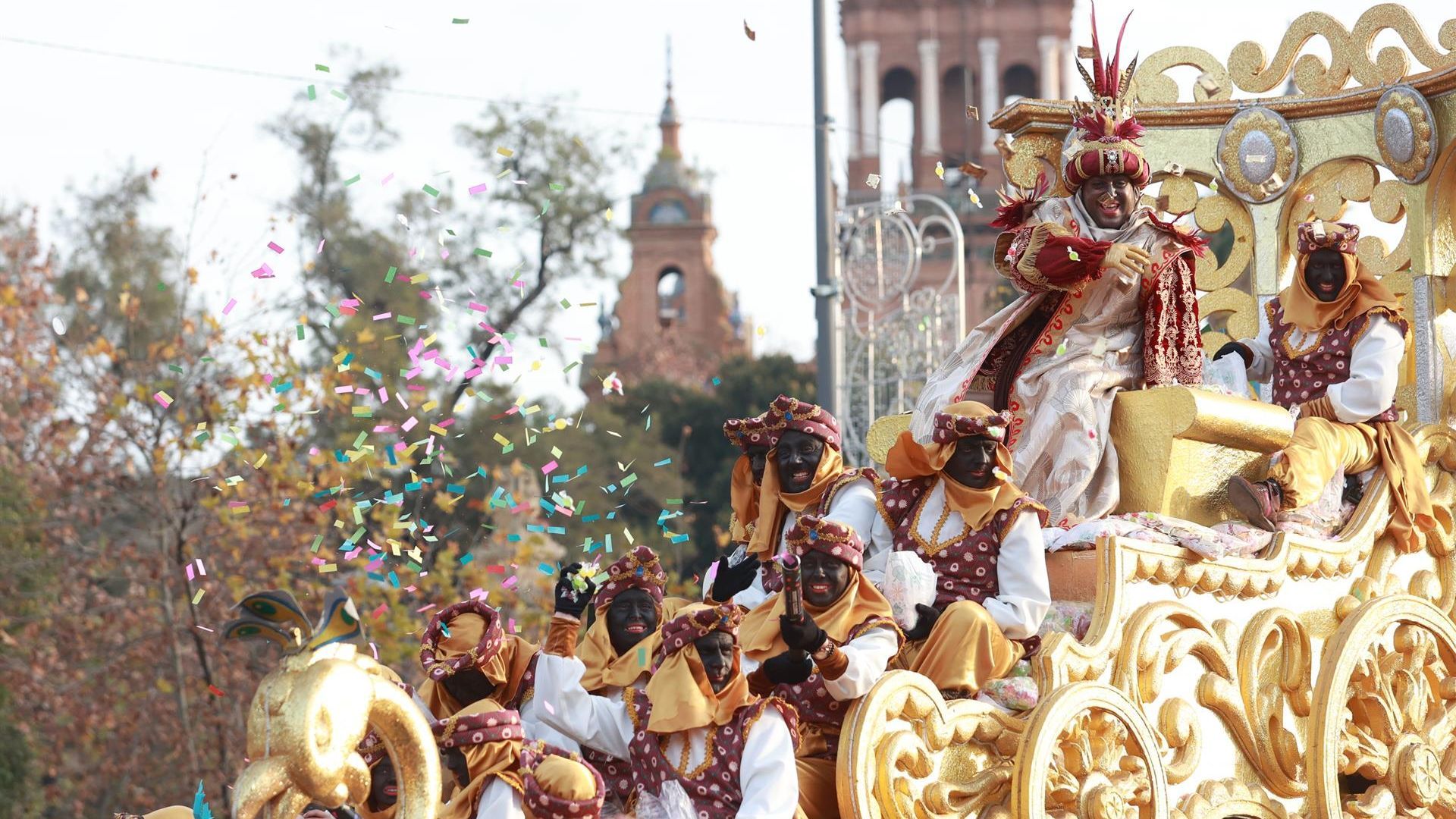 La carroza del rey Baltasar durante la Cabalgata de Reyes Magos de Sevilla 2025
