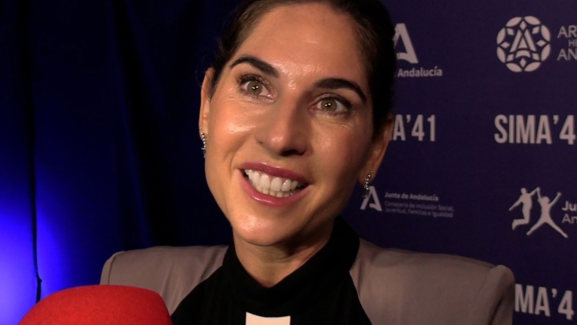 Lourdes Montes, tras recibir un premio como embajadora de la moda andaluza