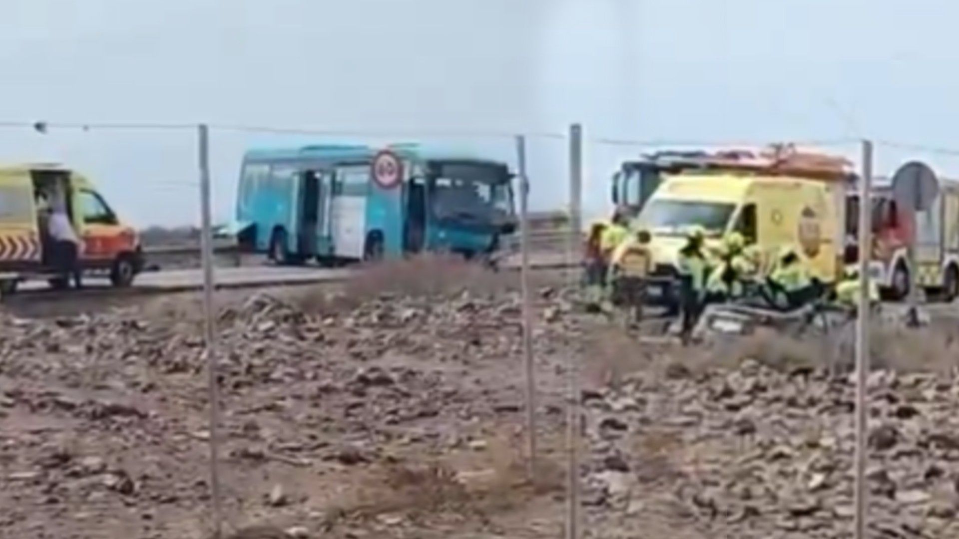 Al menos un muerto y 16 heridos en un accidente en Gran Canaria: un turismo choca contra un autobús