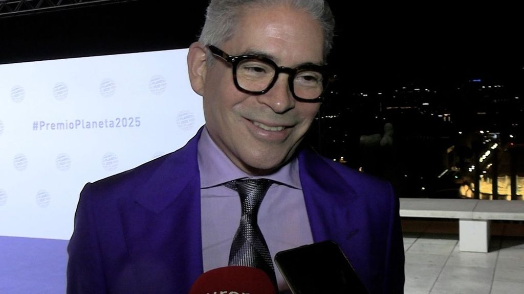 Boris Izaguirre durante el Premio Planeta 2025