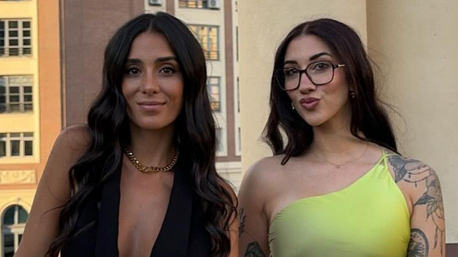 Claudia Martínez y Naomi Asensi