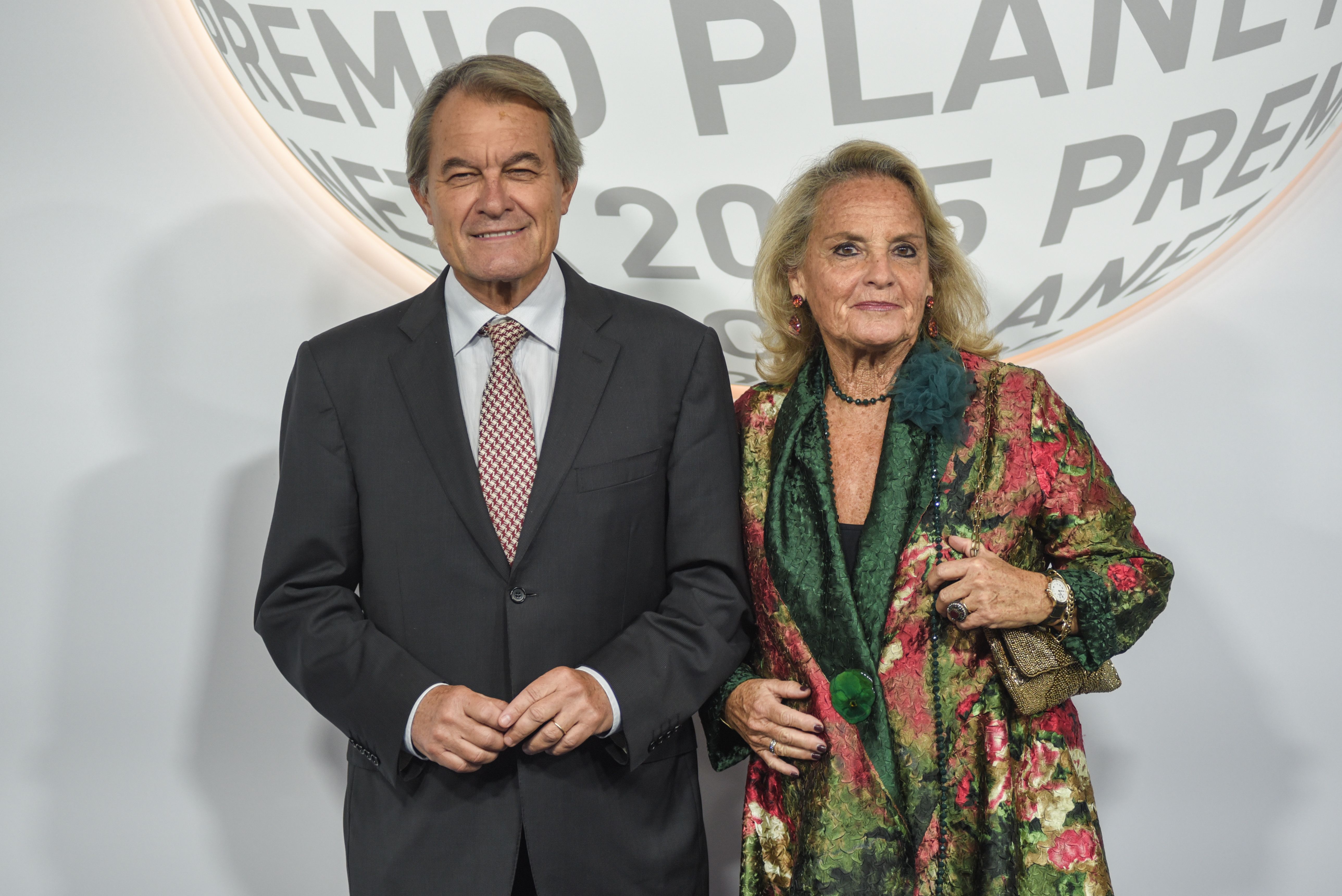 El ex presidente de la Generalidad de Cataluña Artur Mas y su mujer Helena Rakosnik