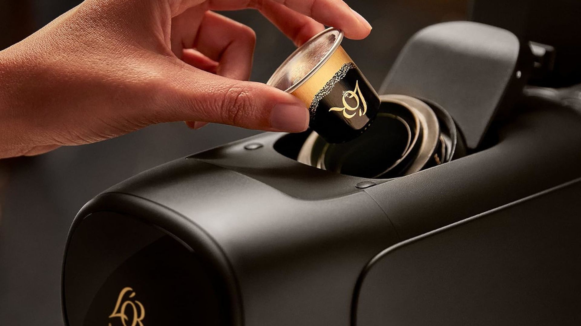 Esta cafetera de cápsulas de Philips te enamorará si te gusta el café bien hecho, ¡y está rebajada a 53 €!