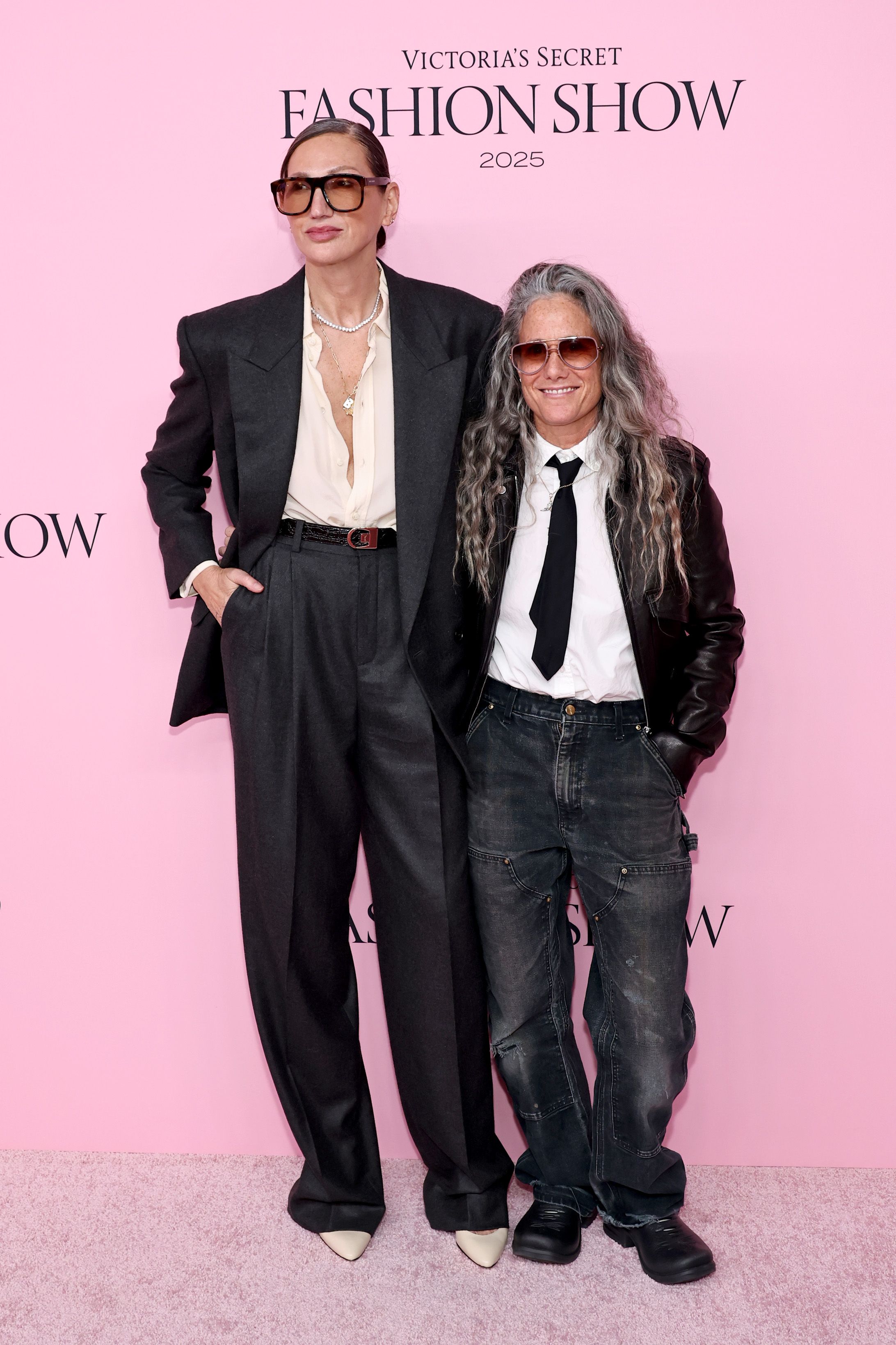 Jenna Lyons y Cass Bird en el Victoria's Secret Fashion Show 2025
