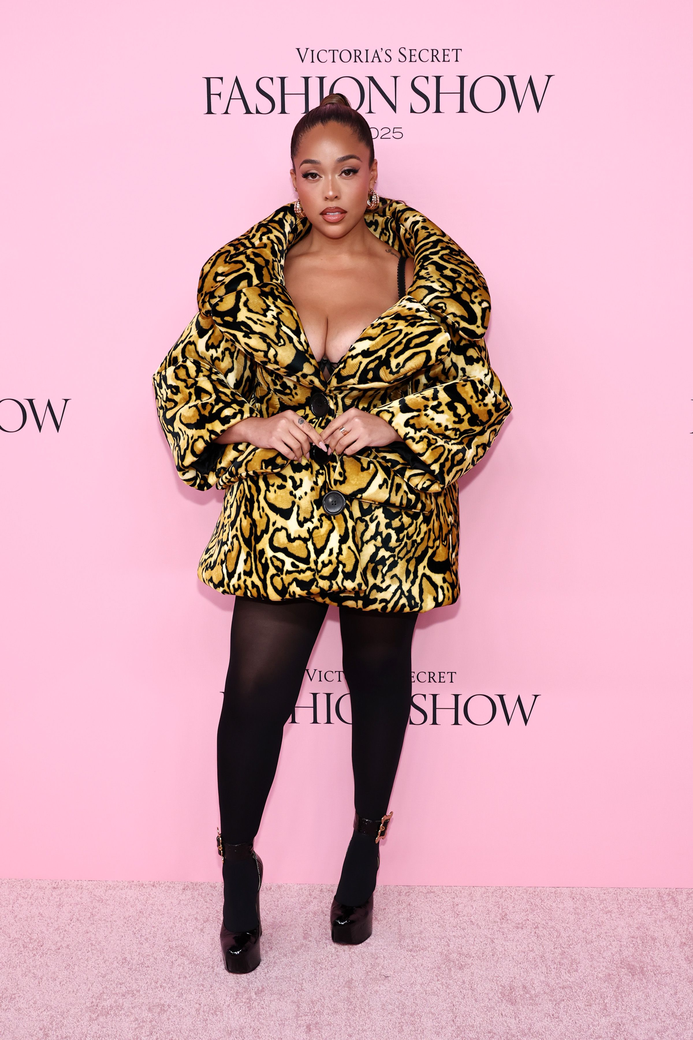 Jordyn Woods en el Victoria's Secret Fashion Show 2025