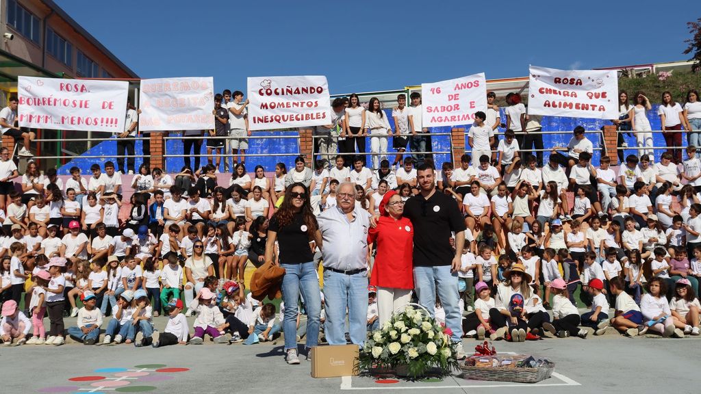La emotiva despedida de la cocinera de un colegio gallego: "Tiene el superpoder de hacer que la rapazada coma de todo"