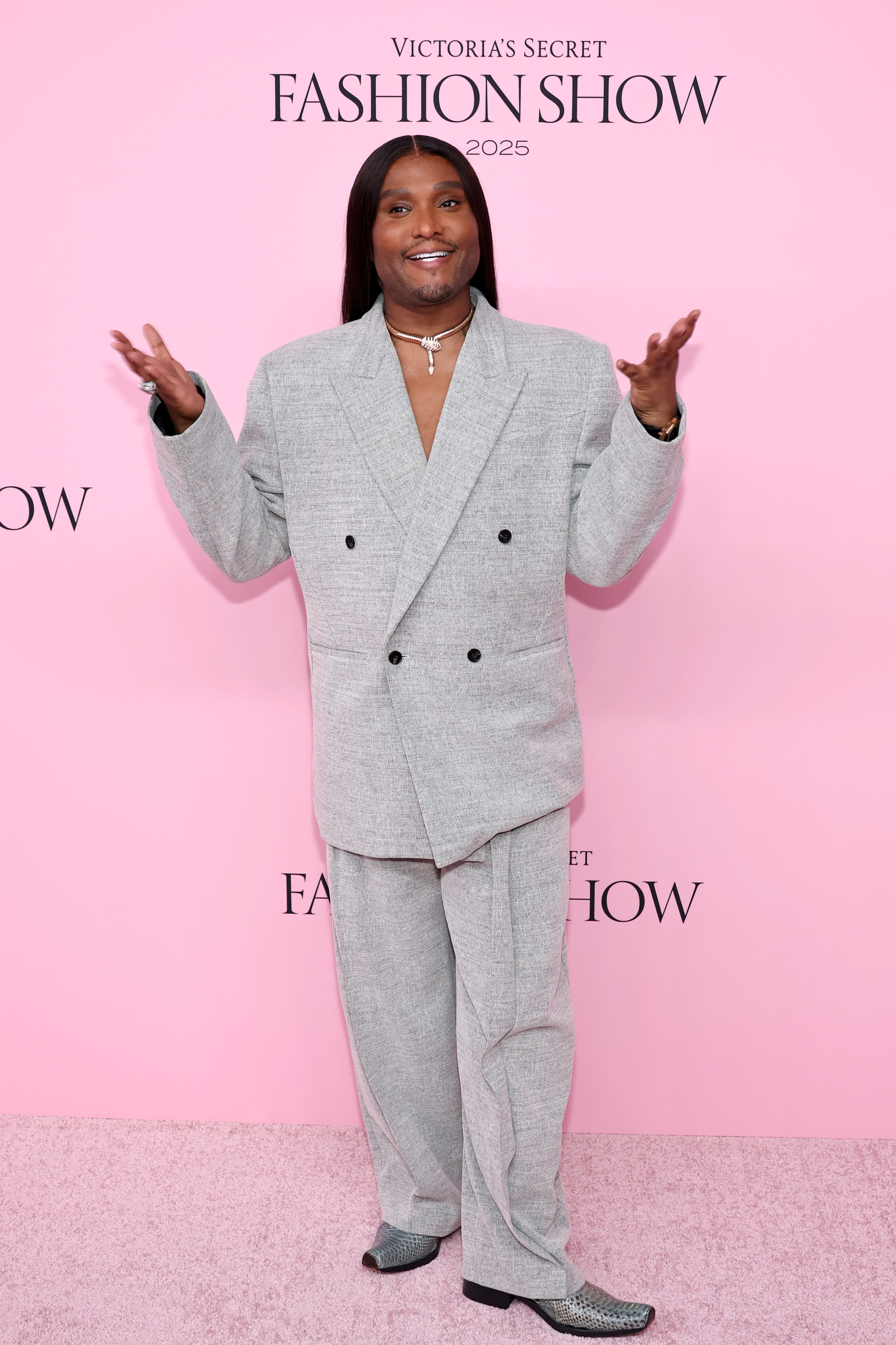 Law Roach en el Victoria's Secret Fashion Show 2025