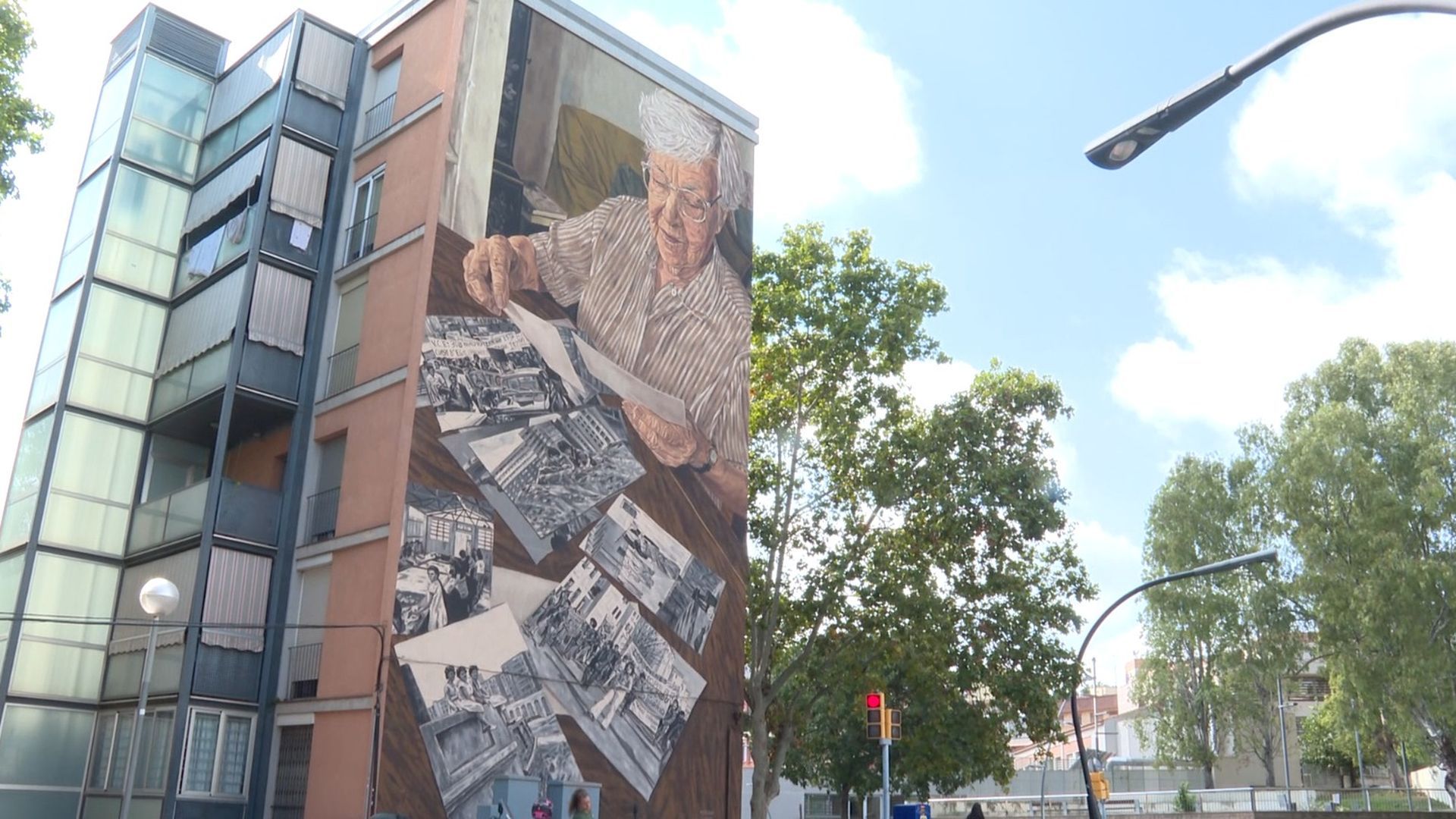 Los murales gigantes de Nou Barris, una mirada al pasado a través del arte urbano en Barcelona
