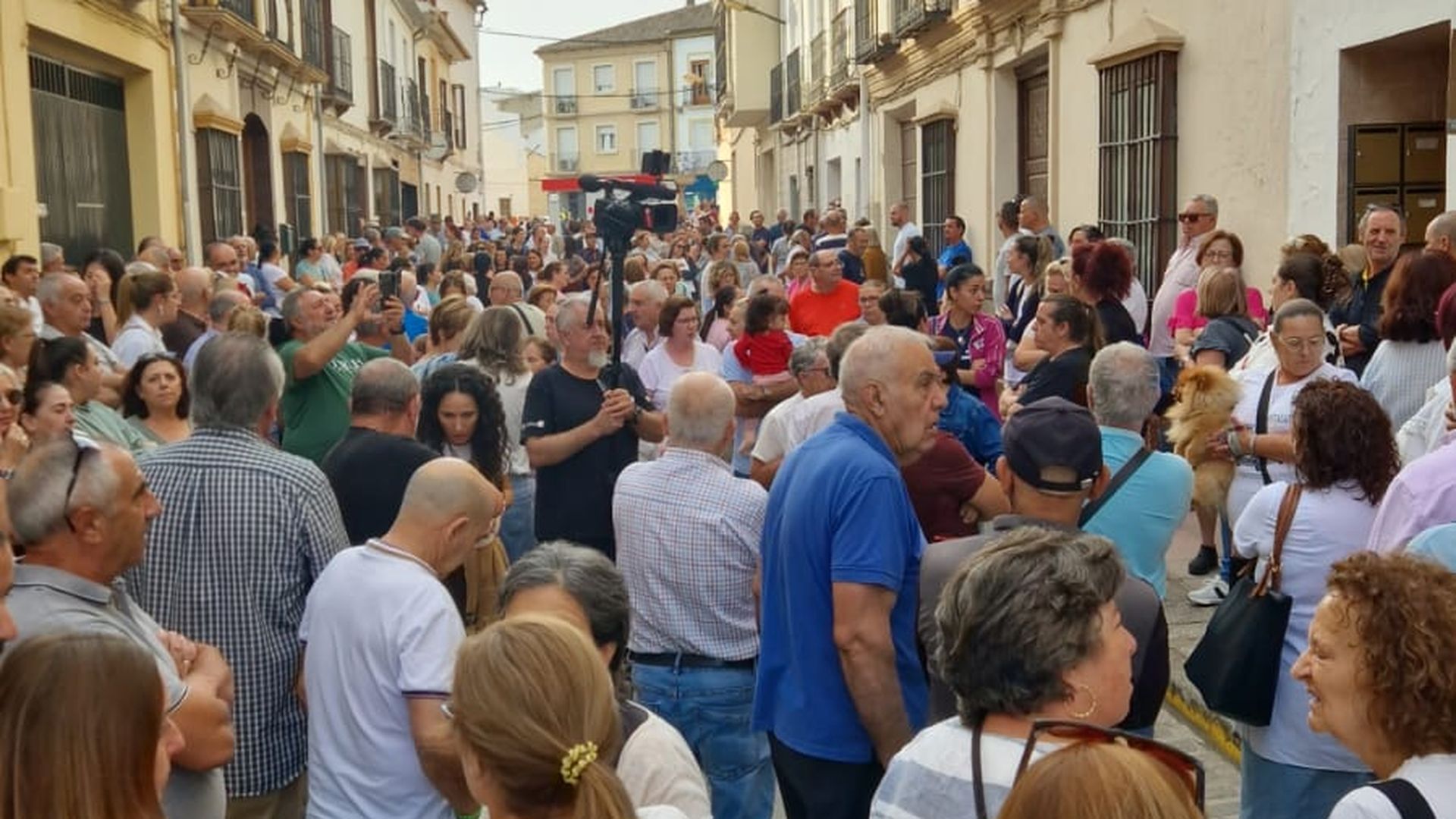 Los vecinos de Alameda se movilizan para frenar el desahucio de Fran, un hombre de 64 años con un 94% de discapacidad