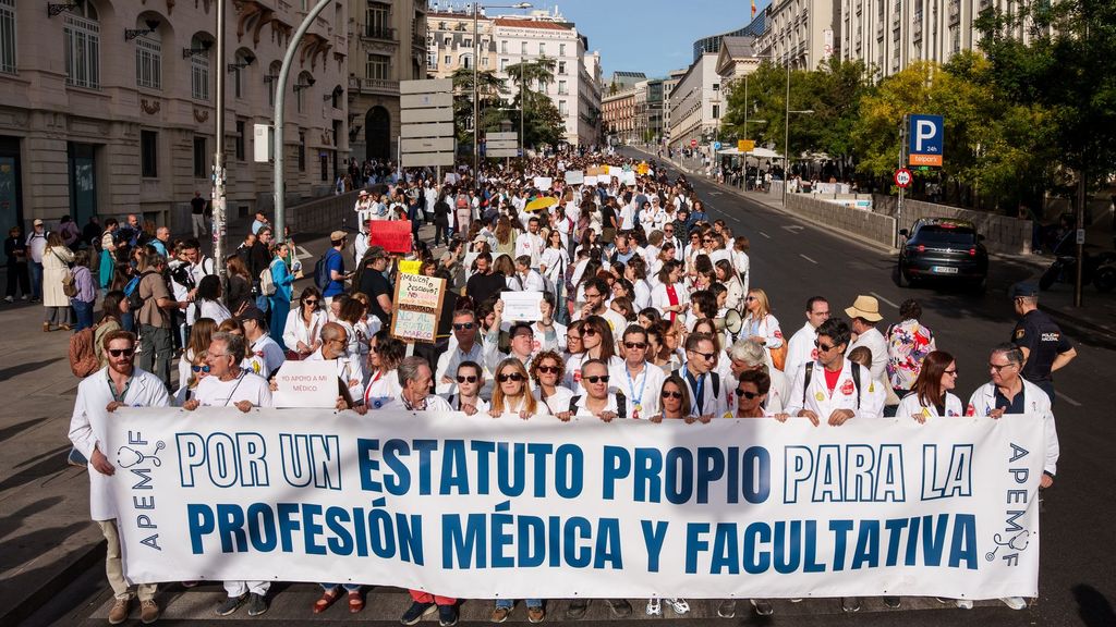 Médicos se manifiestan en Madrid el 3 de octubre de 2025 en contra del borrador del Estatuto Marco