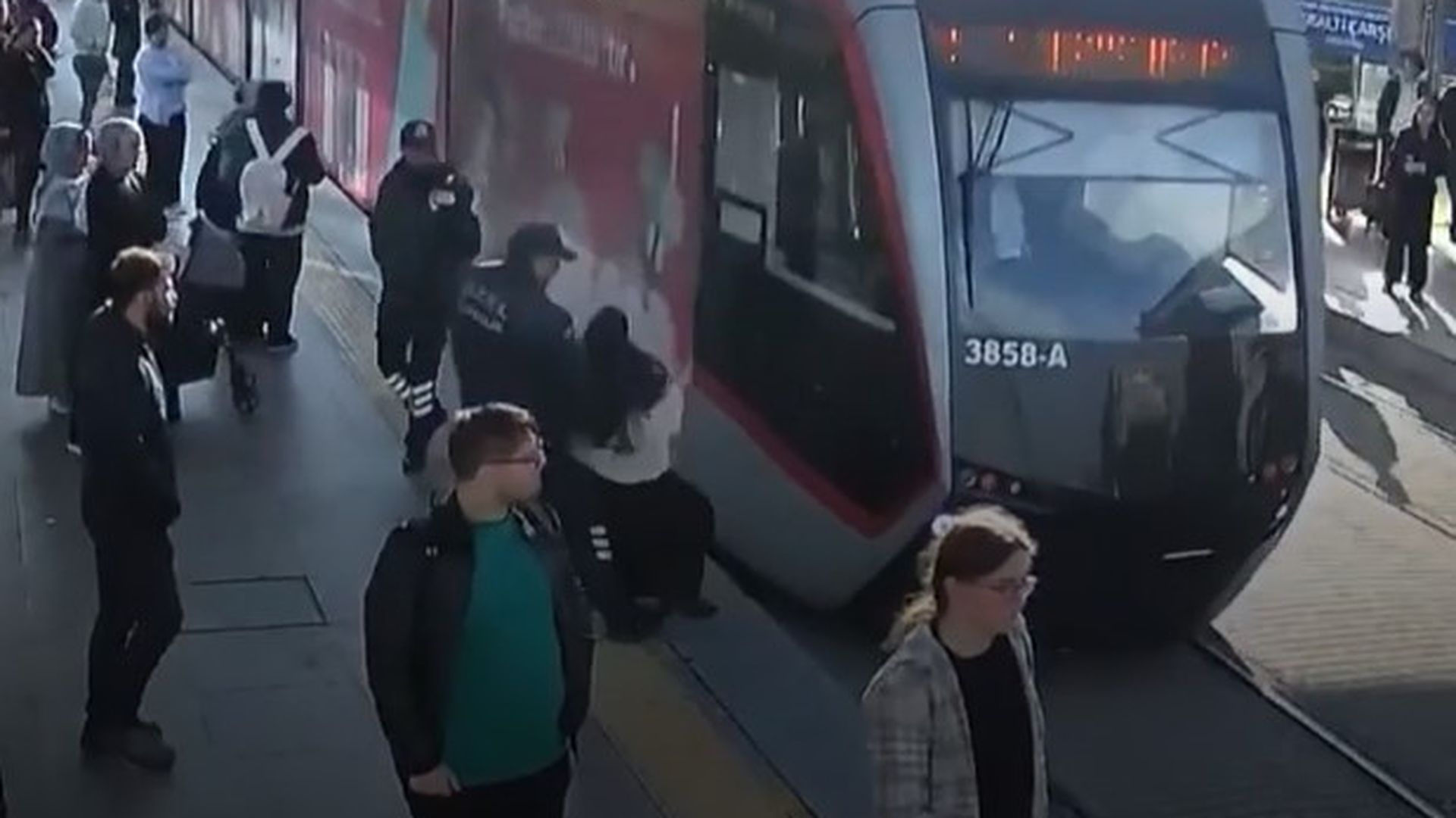 Rescates que salvan vidas: los cascos del móvil y los selfies, pueden quitarlas