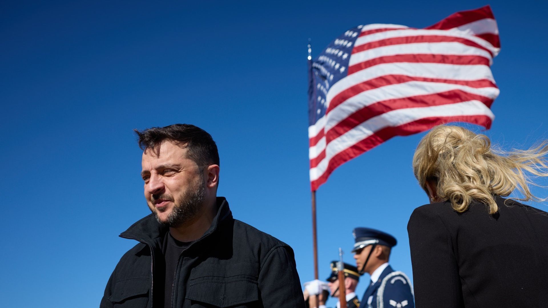 Zelenski llega a Estados Unidos afirmando que "no debe haber otra alternativa que la paz"