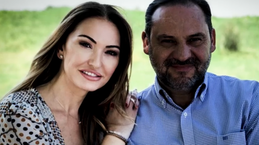 Carolina Perles y Dulce Delapiedra, en plató