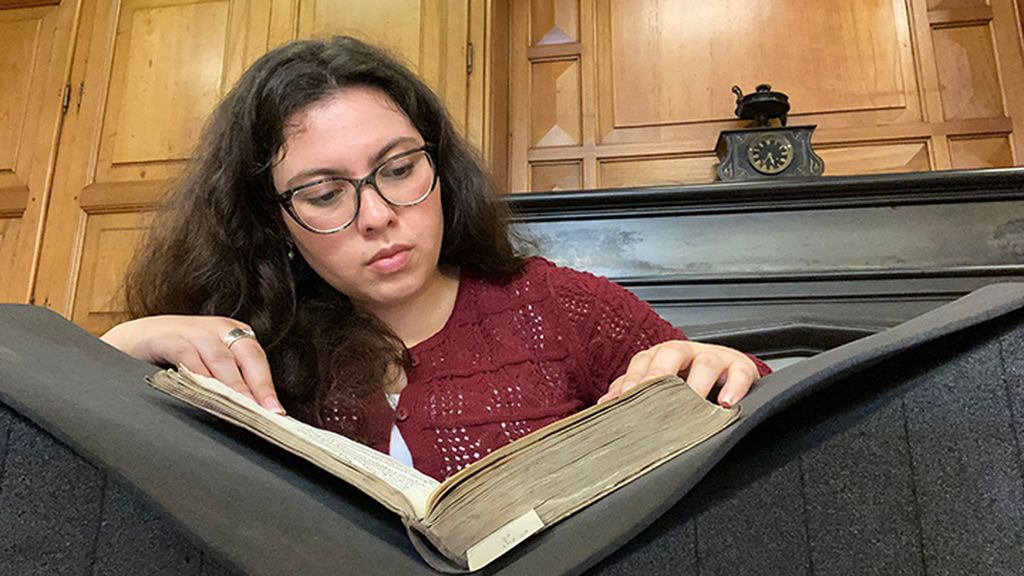 Claudia, la investigadora que ha descubierto un manuscrito inédito sobre Colón
