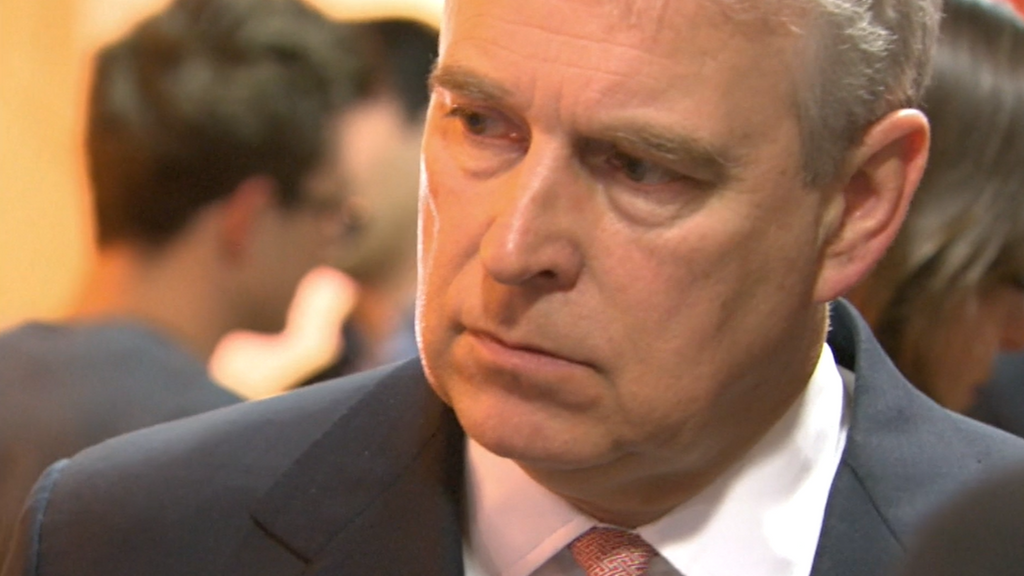 El príncipe Andrés anuncia que dejará todos sus títulos reales tras la polémica del caso Epstein