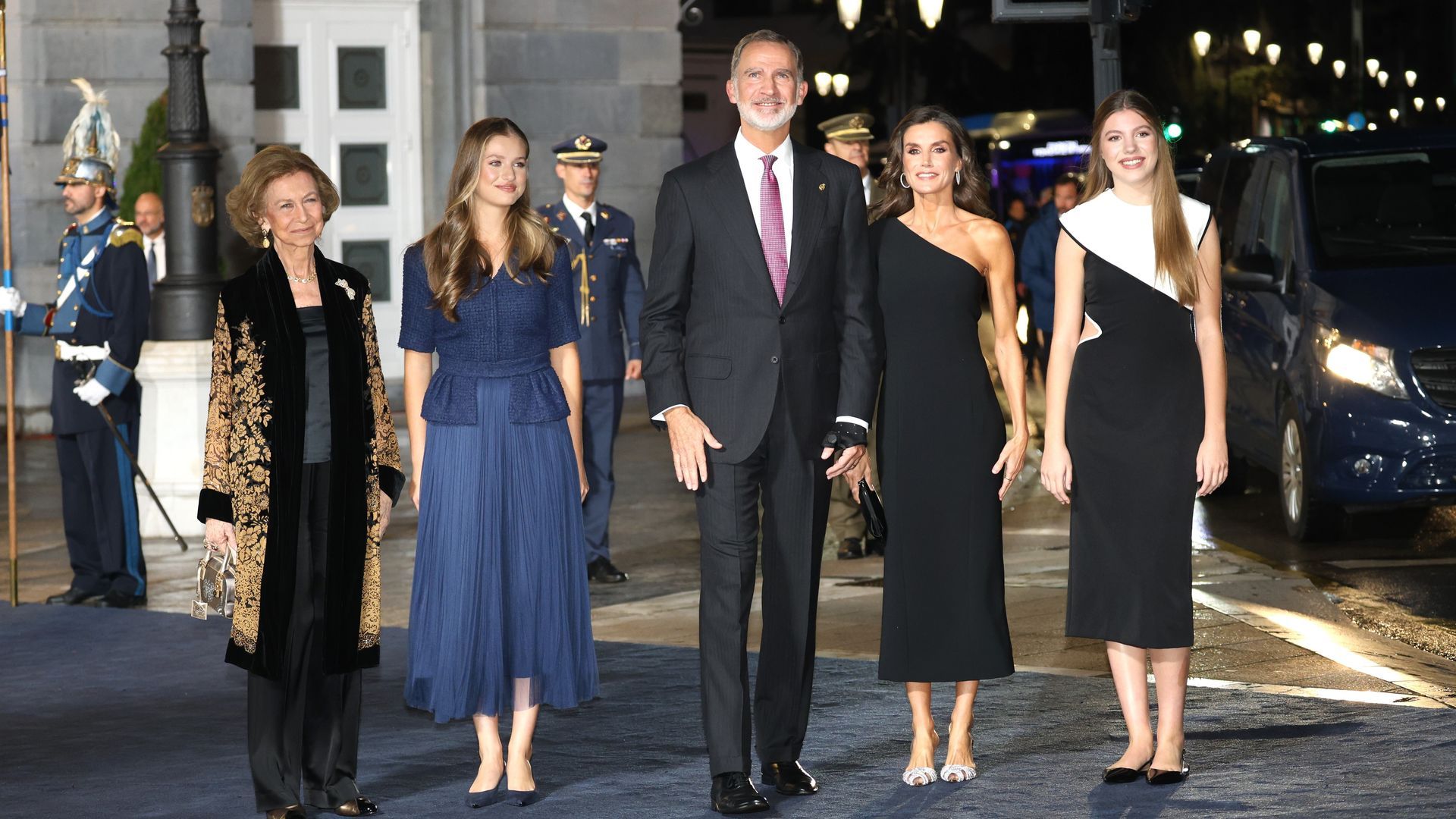 La reina Sofía, Leonor, el rey Felipe VI, la reina Letizia y la infanta Sofía en los Premios Princesa de Asturias 2023