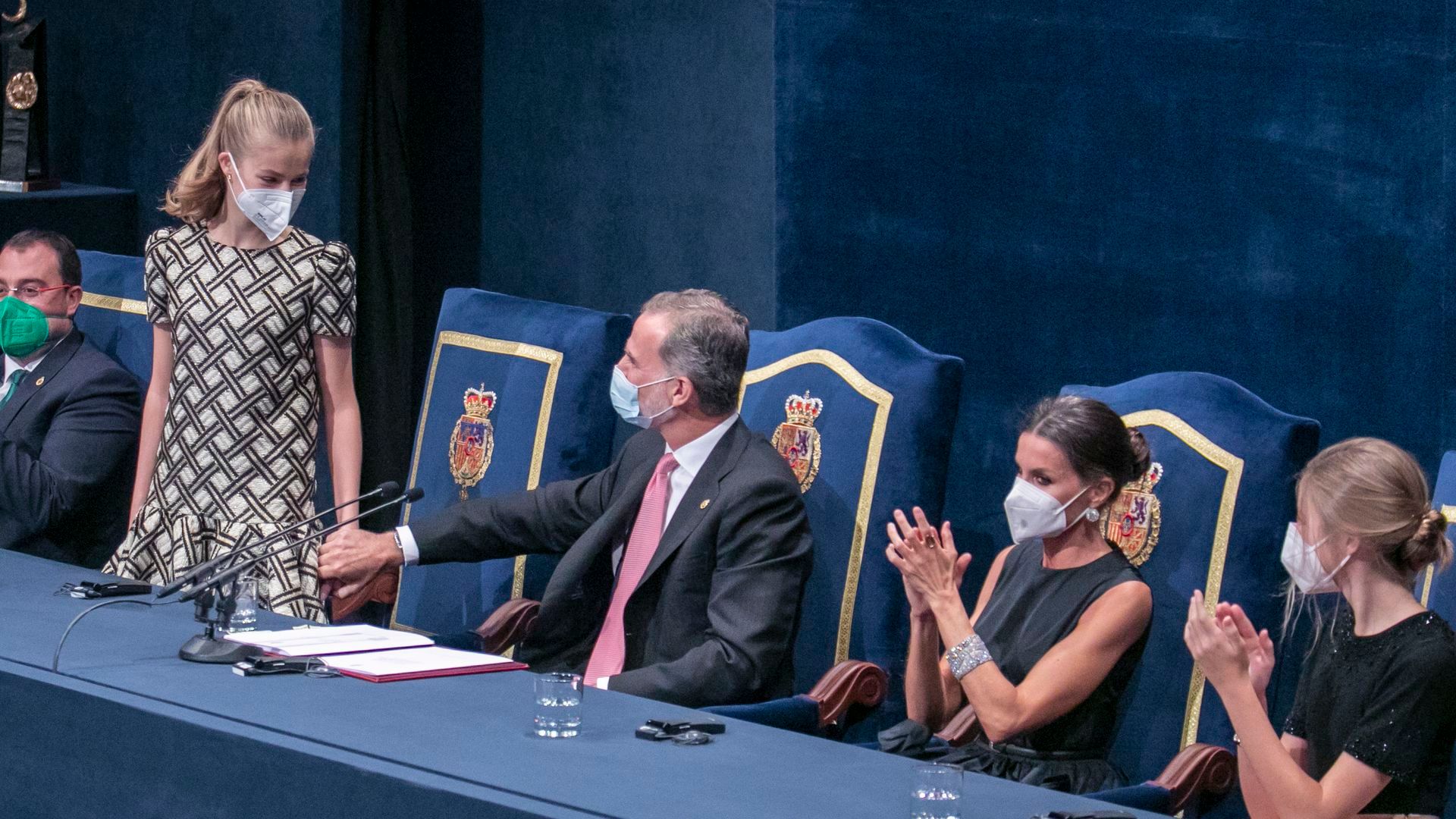 Leonor, el rey Felipe VI, la reina Letizia y la infanta Sofía en los Premios Princesa de Asturias 2021