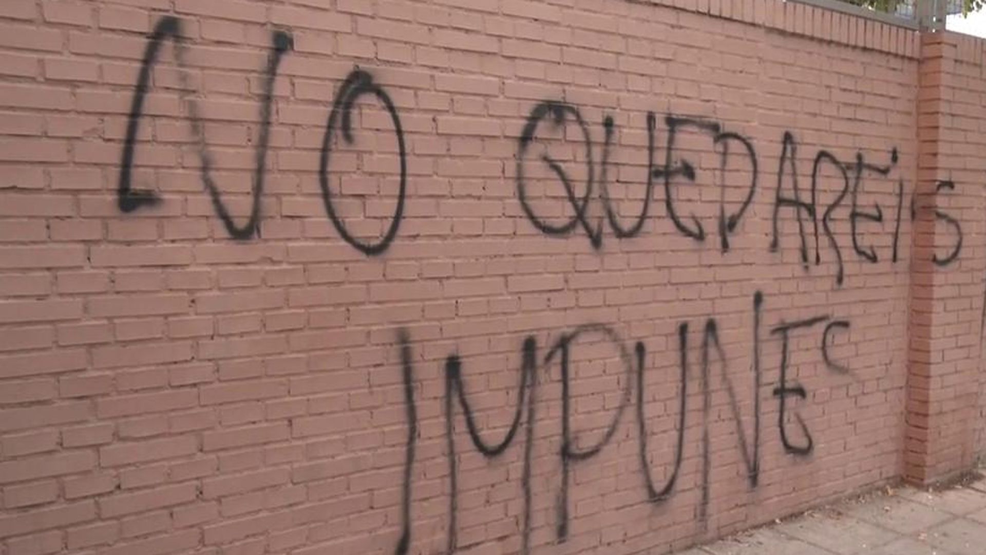 "No quedaréis impunes", otra pintada contra el colegio de Sandra.