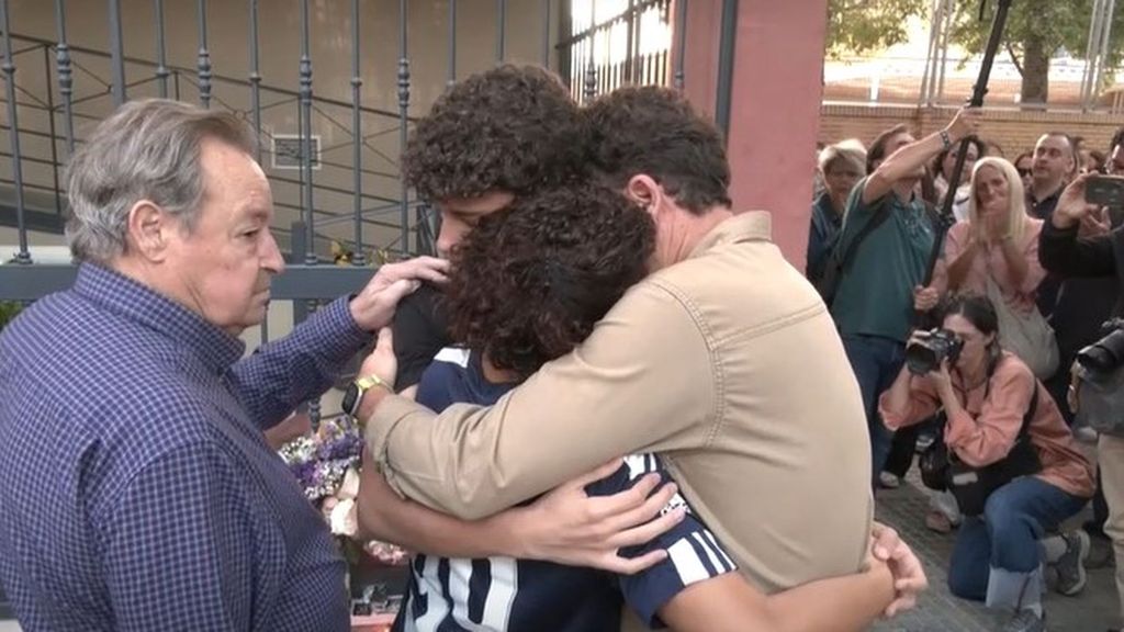 El emotivo homenaje del CD Honeyball, club de fútbol de Sandra Peña, a la menor que se suicidó en Sevilla tras sufrir acoso escolar