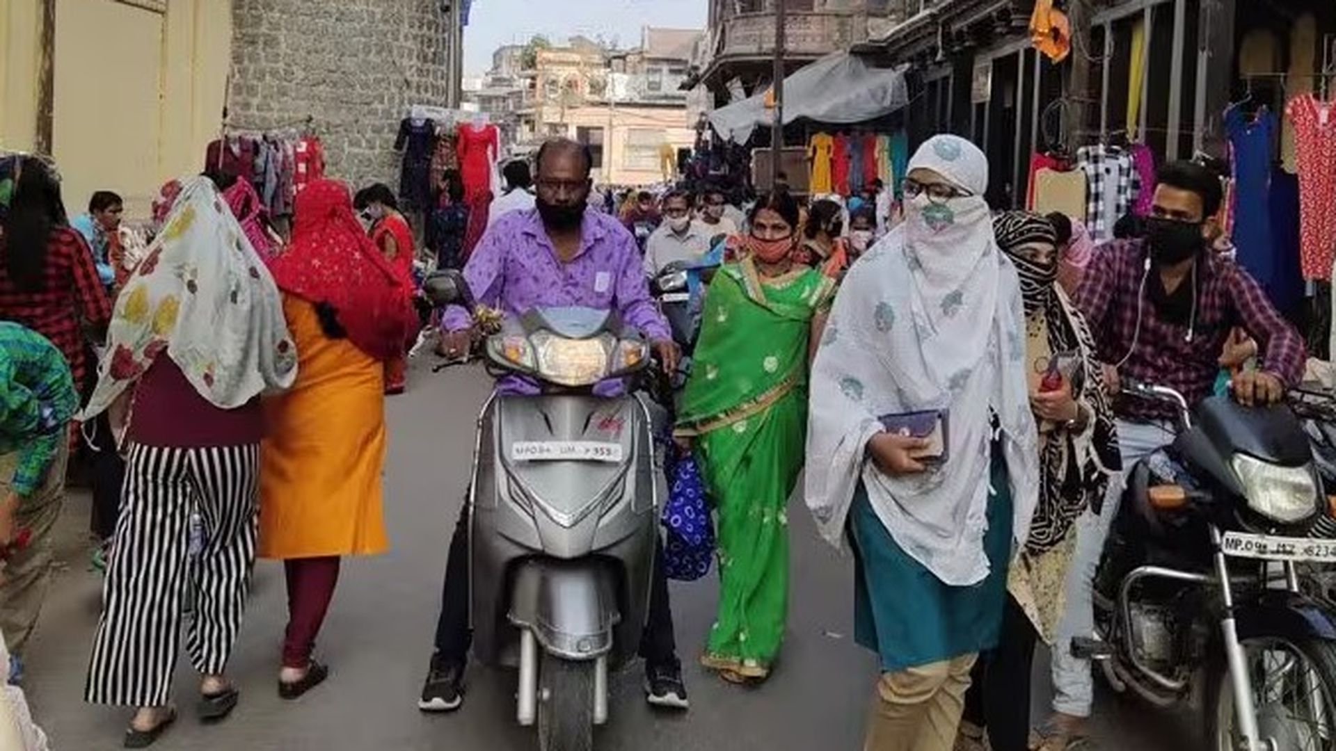 Hospitalizan a 24 personas trans después de un intento de suicidio en masa en India