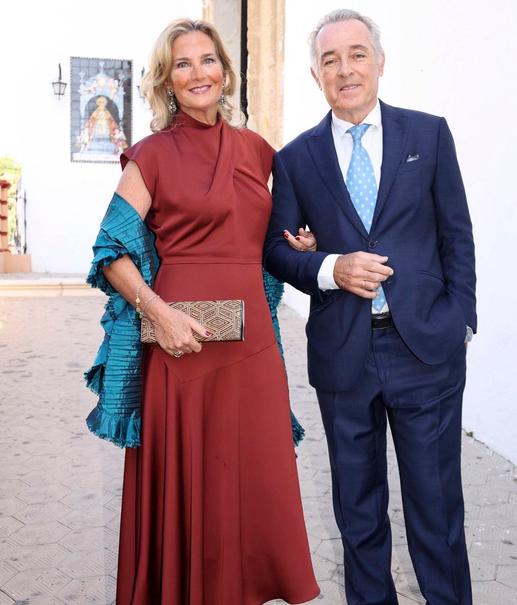 José Manuel Soto y su mujer en la boda de Alberto Herrera y Blanca Llandres