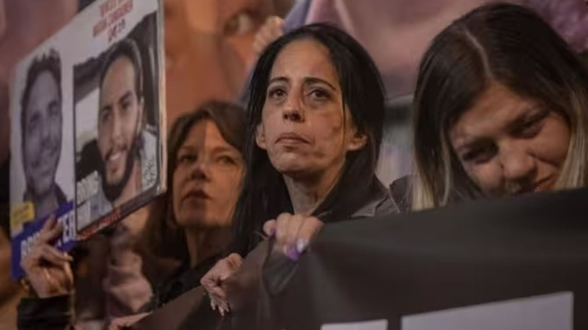 Miles de manifestantes toman las calles de Tel Aviv para exigir los cadáveres de rehenes de Gaza