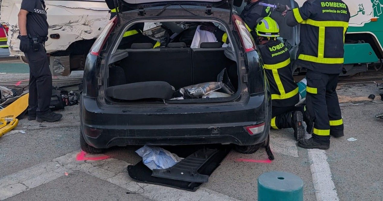 Accidente entre un coche y un tranvía en Chiclana