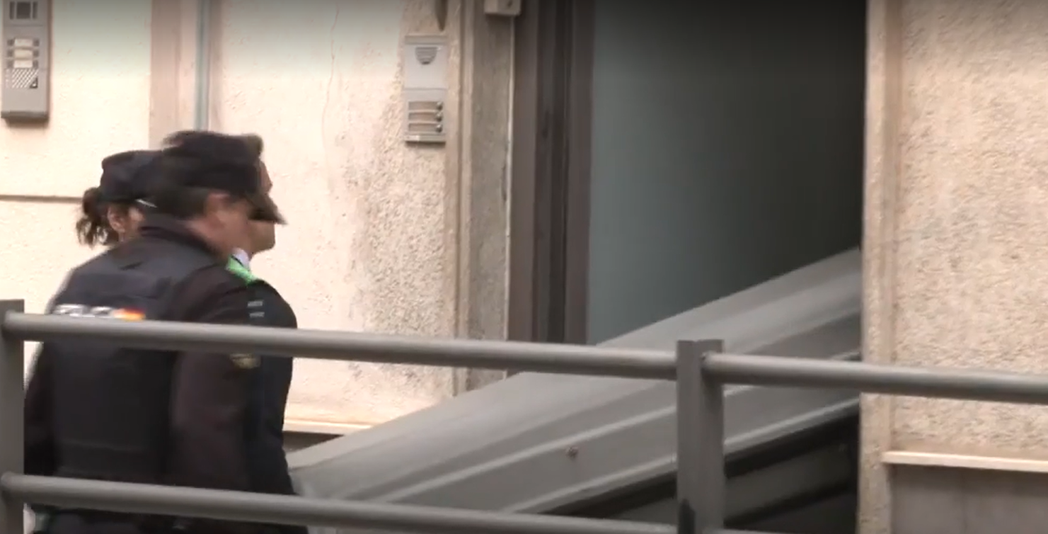 Ataúd para trasladar el cuerpo sin vida del niño fallecido