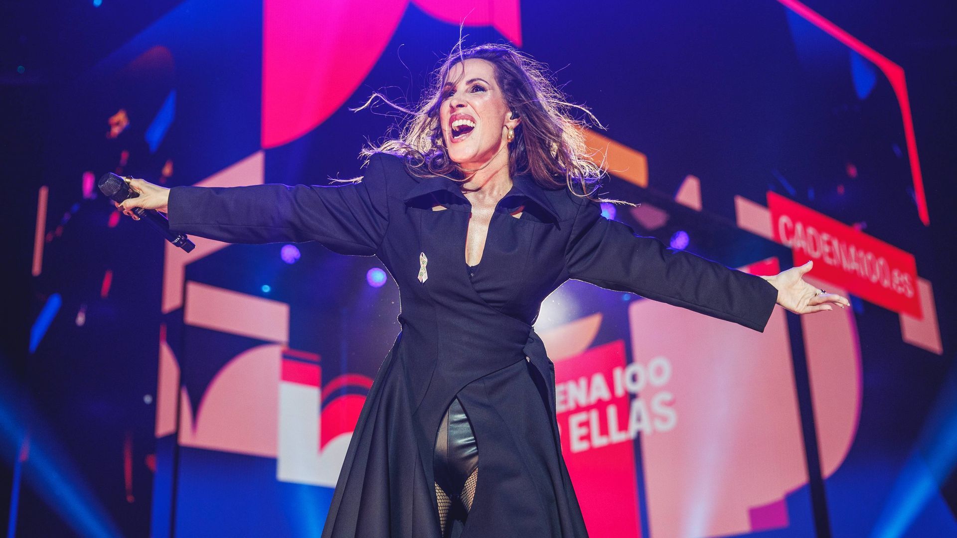 Malú en el concierto 'Por Ellas' de Cadena 100