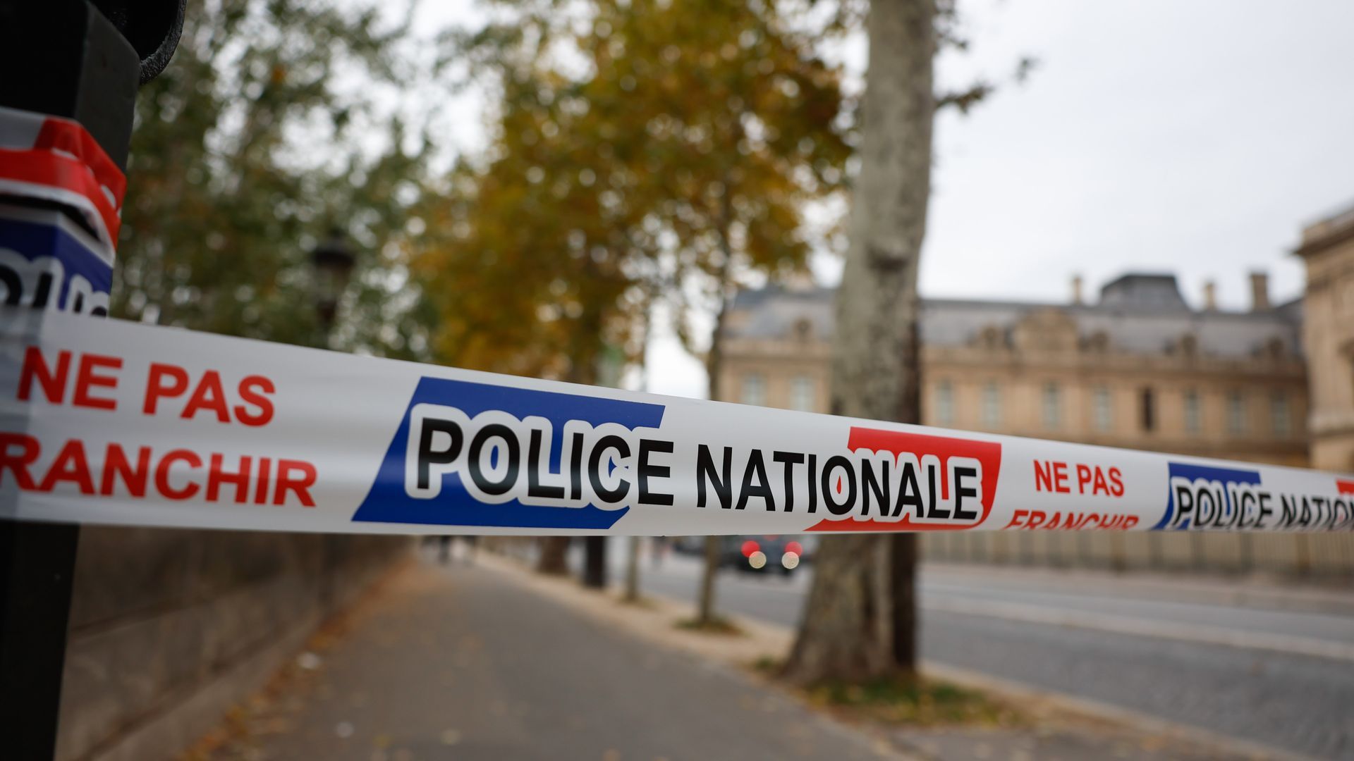 Robo de película en el Louvre: los ladrones se llevan nueve joyas de la colección de Napoleón