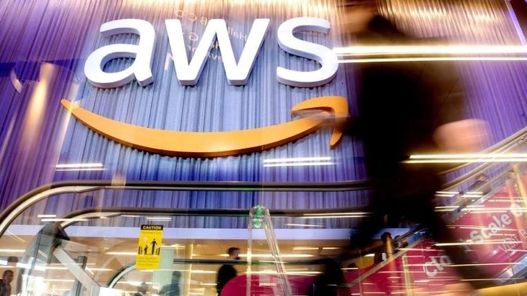 La nube de Amazon, AWS, se recupera de su caída mundial tras dejar los servicios de "medio Internet" sin funcionamiento