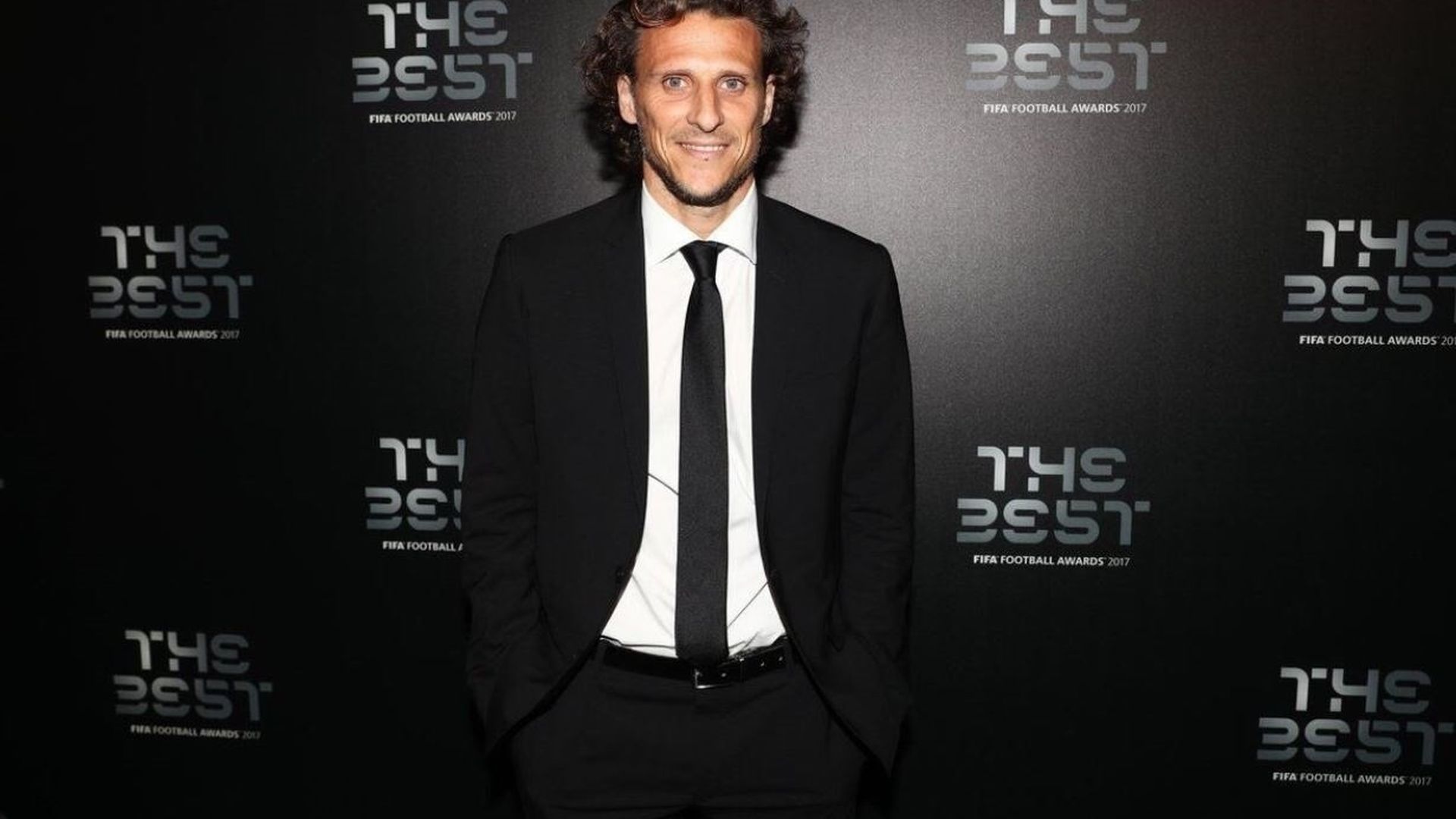 Diego Forlán, ingresado en el hospital tras fracturarse tres costillas y sufrir un "pequeño neumotórax" en un partido
