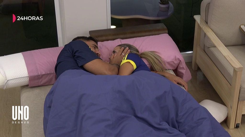 Edi Insua y Violeta Crespo reviven sus momentos de amor bajo el edredón en ‘Uno de GH20’