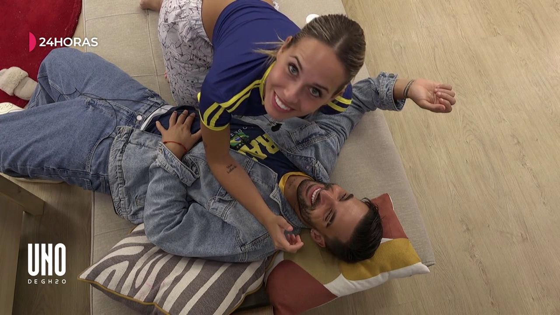 Violeta Crespo cuida la piel de su novio, Edi Insua: "Le estoy poniendo cremitas"