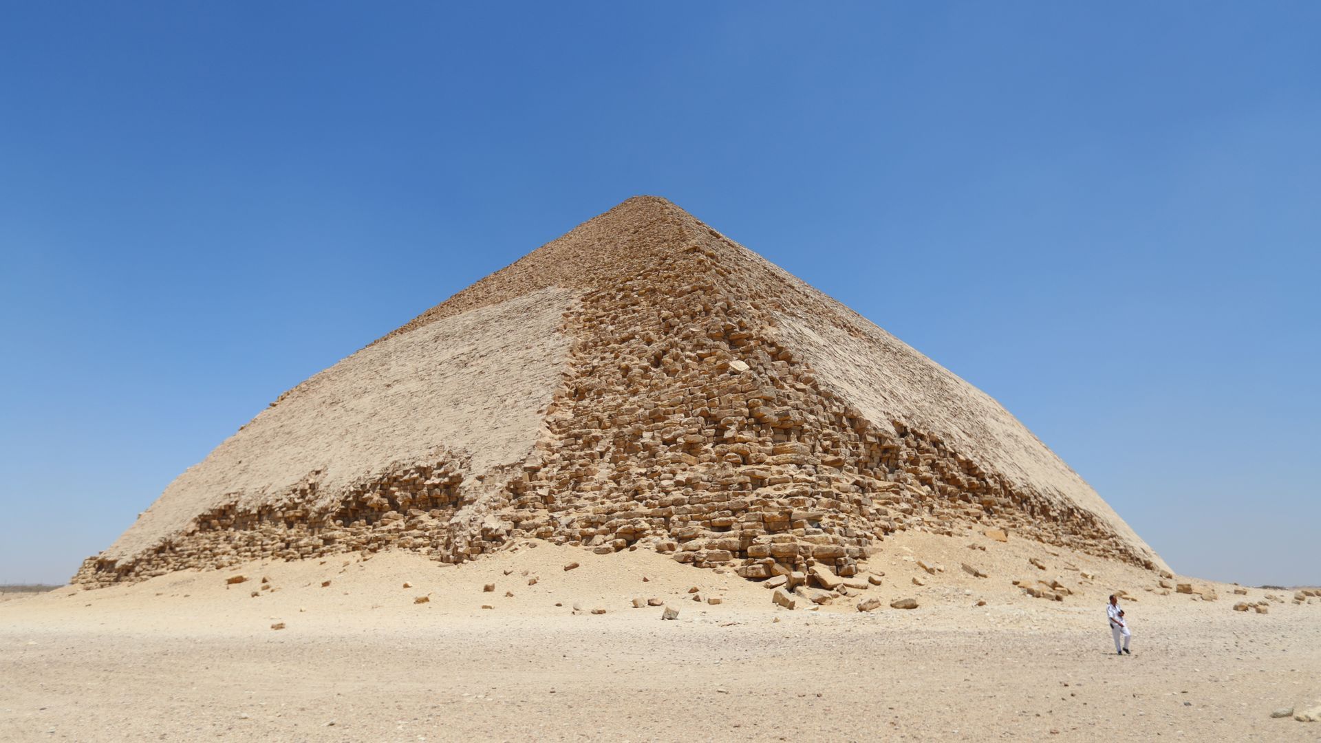 El angustioso rescate de una turista española en una pirámide de Egipto: sufrió una caída a 80 metros bajo la superficie