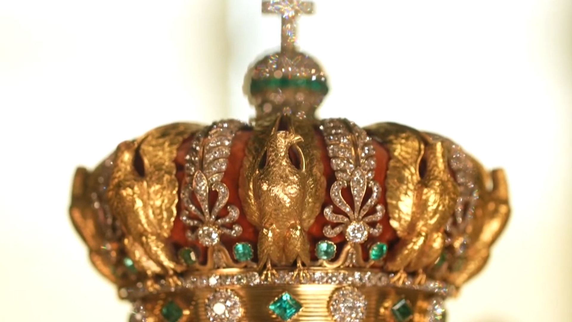 Fotografía de la corona de la Emperatriz Eugenia, única joya que ha sido encontrada aunque dañada Fotografía de la corona de la Emperatriz Eugenia, única joya que ha sido encontrada aunque dañada