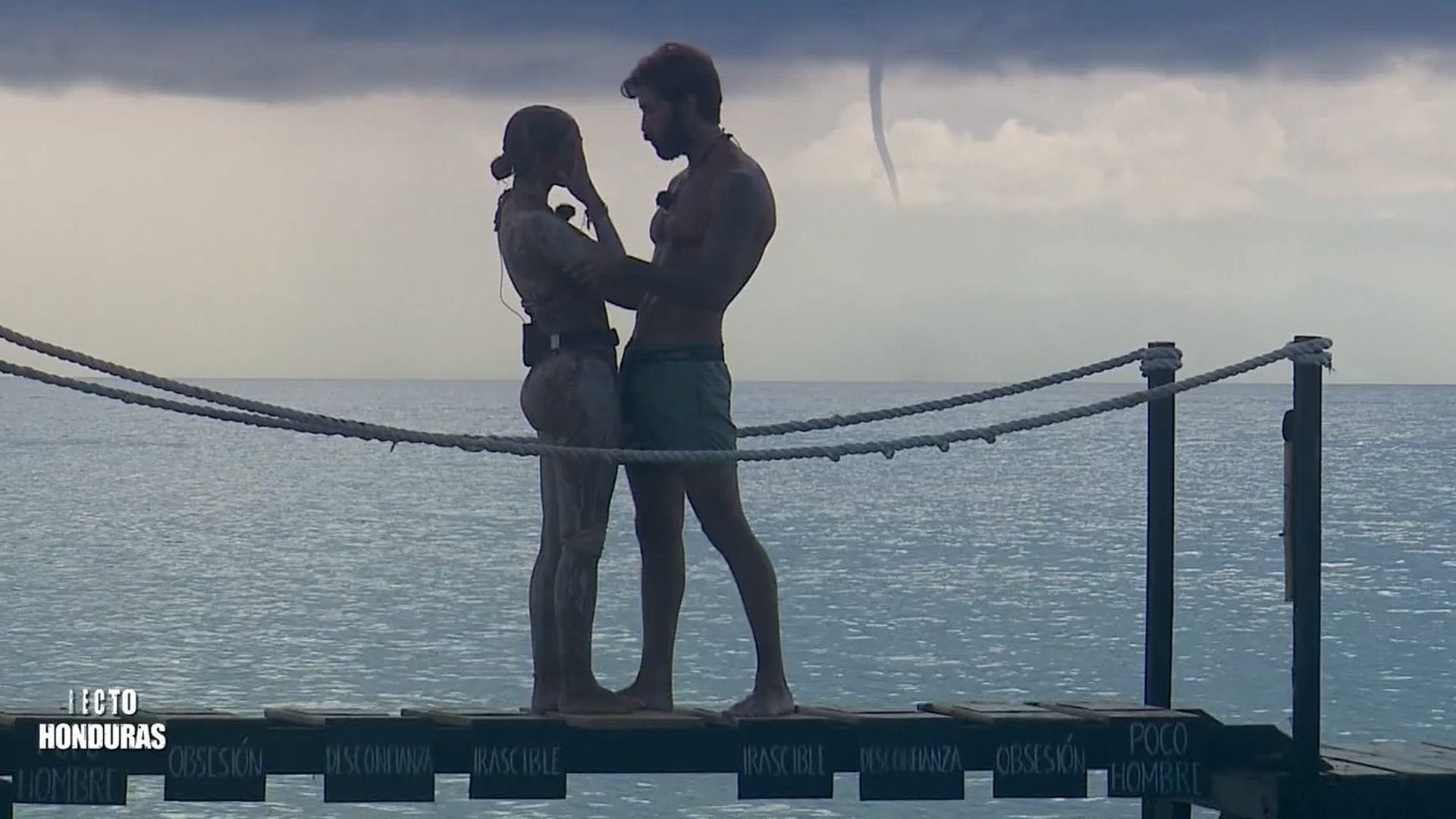 Iván González y Gloria Camila, durante su puente de la concordia de 'Supervivientes All Stars'