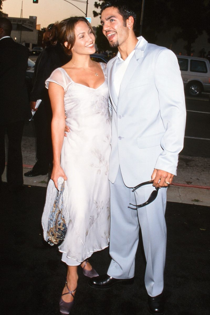 Jennifer Lopez, con su exmarido Ojani Noa, en una alfombra roja en 1997