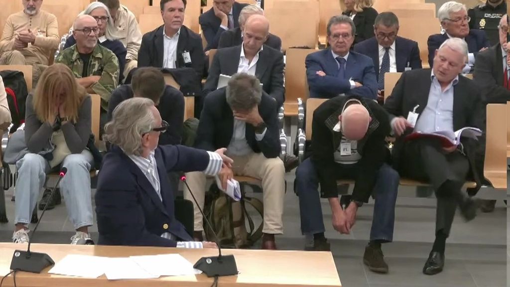 La 'cabezada' de José Luis Izquierdo, el contable de la Gürtel, durante el juicio en la Audiencia Nacional