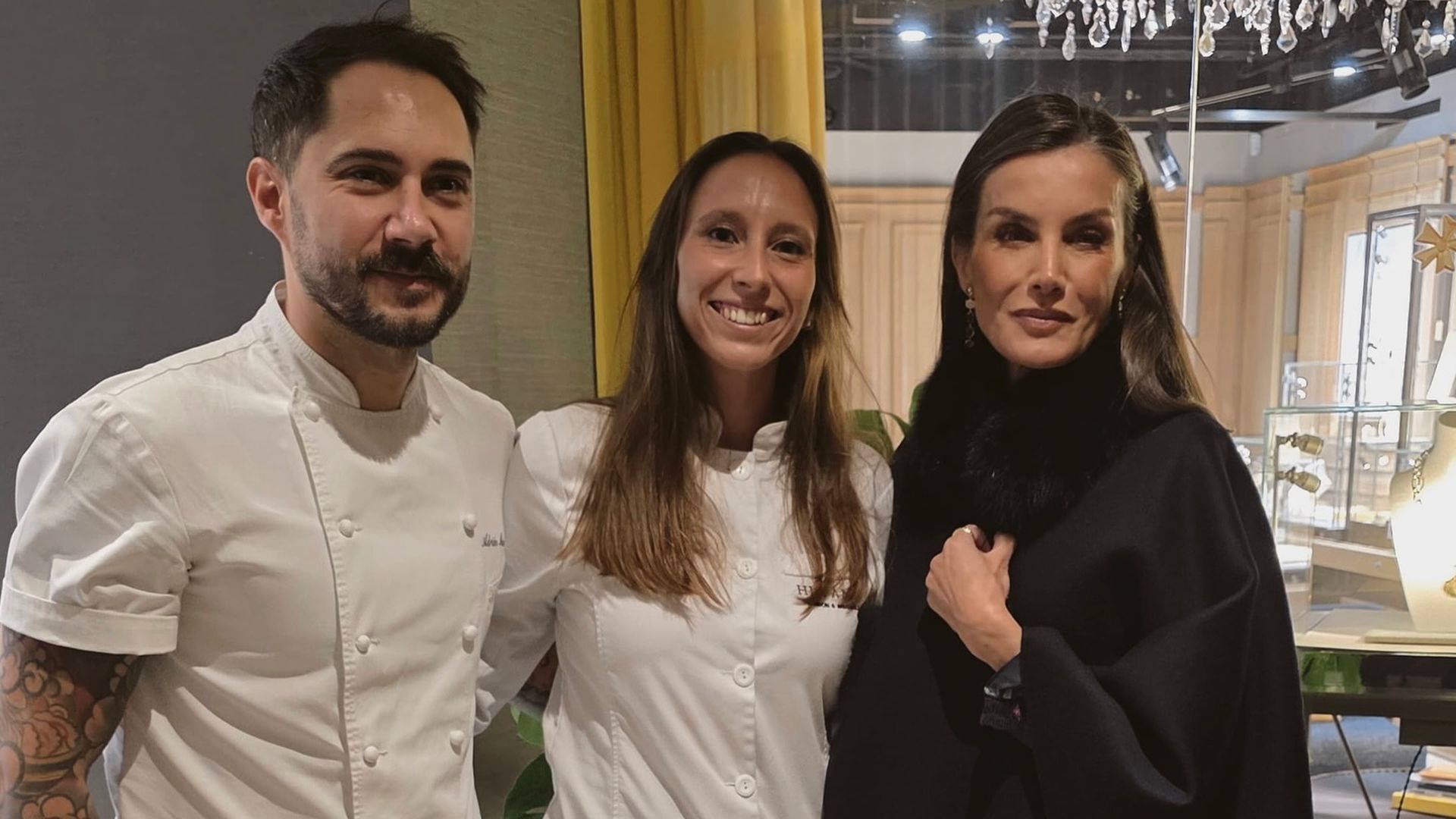 La reina Letizia junto a parte del equipo de Hispania Brussels