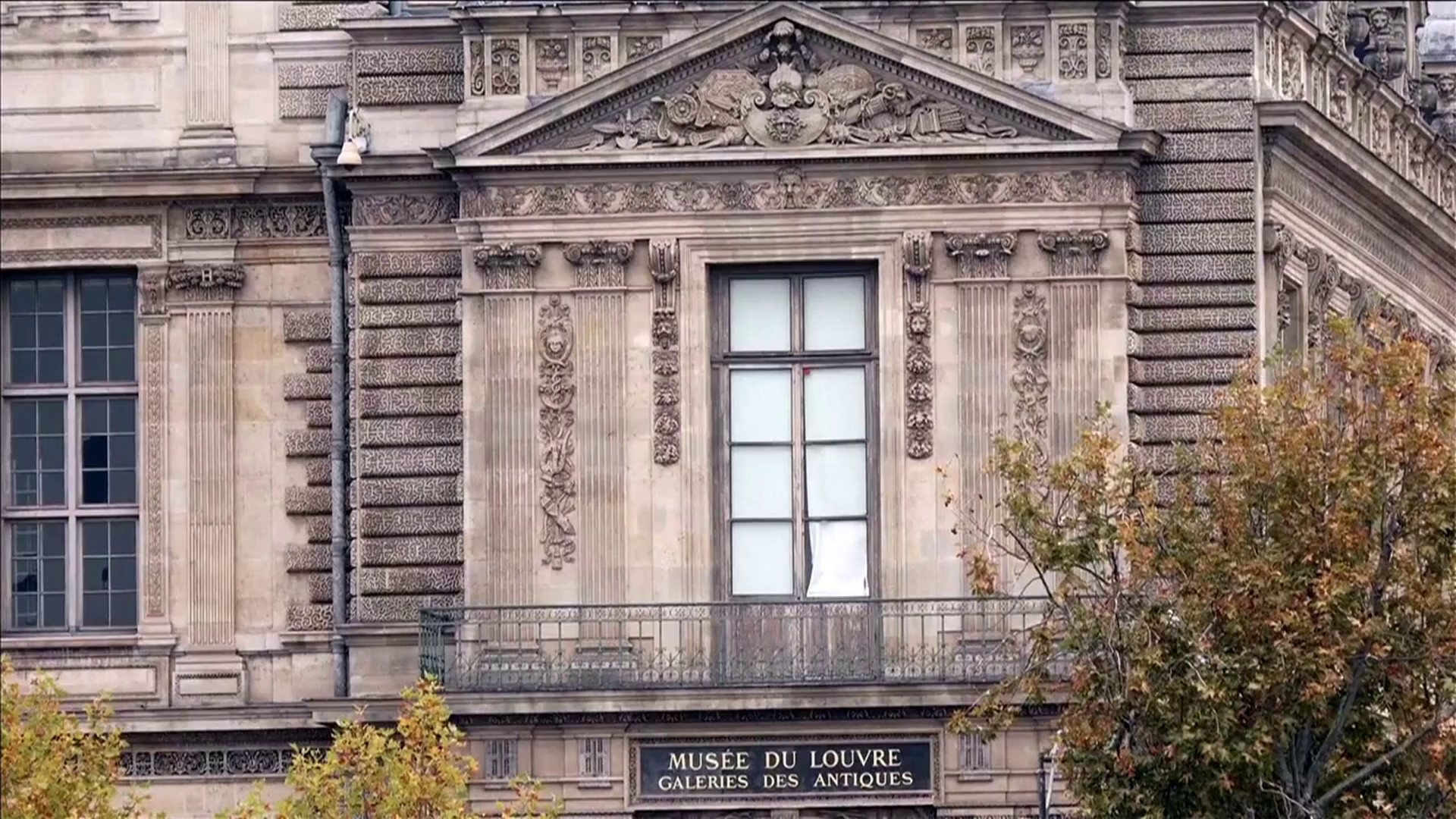 Las incógnitas que deja el robo en el museo del Louvre en París