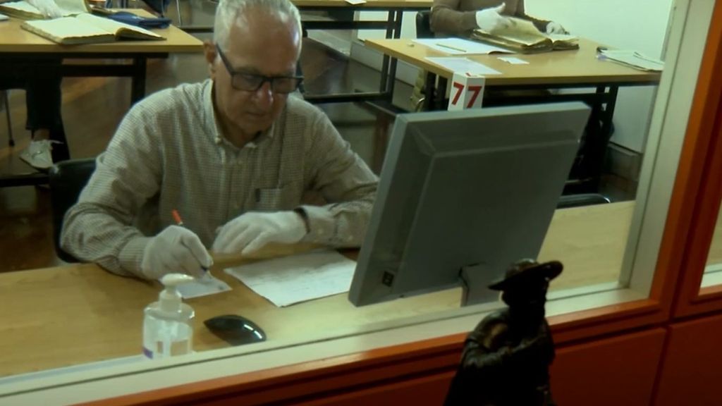 Trabajo contra reloj en los archivos diocesanos buscando partidas de nacimiento para reclamar la nacionalidad española