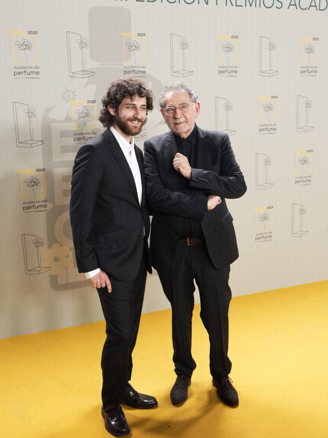 Roberto Verino y su nieto, Iago Jover en los premios del perfume