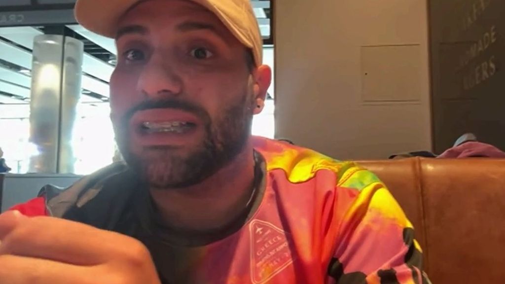 Un turista cuenta en directo cómo fue el desalojo del Museo del Louvre tras el robo del siglo: "Creíamos que había un tirador"